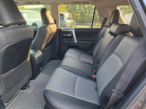 Used 2020 Toyota 4Runner SR5 Premium w/ Moonroof Package RWD image 37