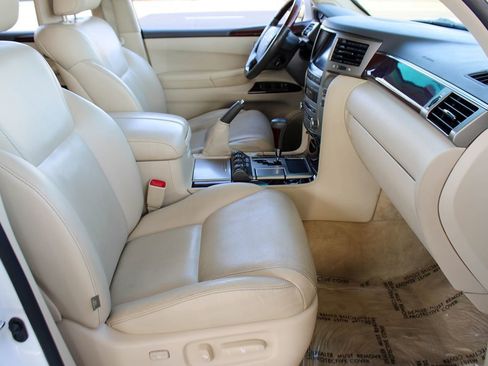 Used 2015 Lexus LX 570 4WD w/ Luxury Package image 22