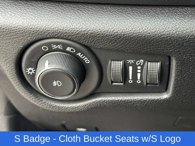 Used 2019 Chrysler Pacifica Touring Plus w/ S Appearance Package FWD image 13