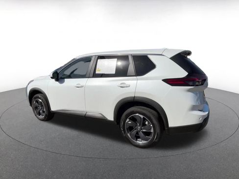 Used 2025 Nissan Rogue SV image 10