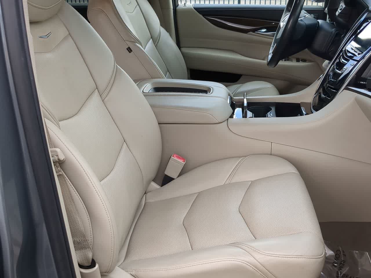 Used 2020 Cadillac Escalade Premium Luxury w/ Escalade Sport Edition AWD/4WD image 24