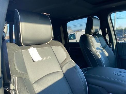 New 2026 RAM 2500 Laramie AWD/4WD image 33