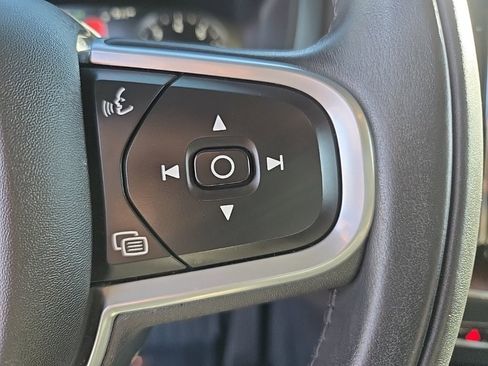 Used 2021 Volvo XC60 T5 Momentum w/ Premium Package image 20