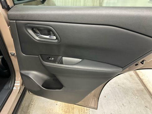 Certified 2024 Nissan Rogue SV image 29