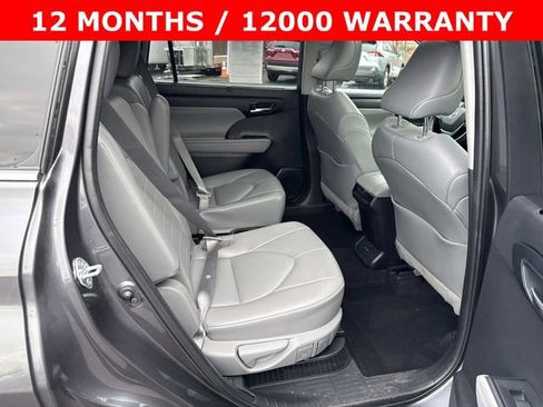 Used 2022 Toyota Highlander XLE image 11