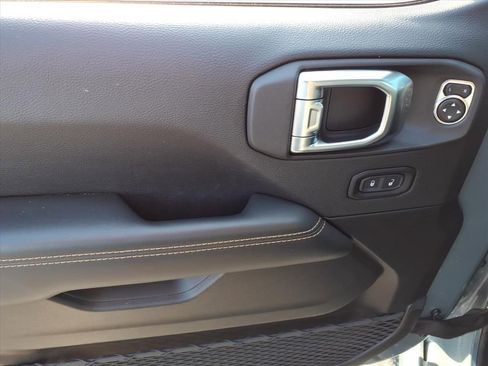 Certified 2025 Jeep Wrangler Unlimited Sahara AWD/4WD image 6