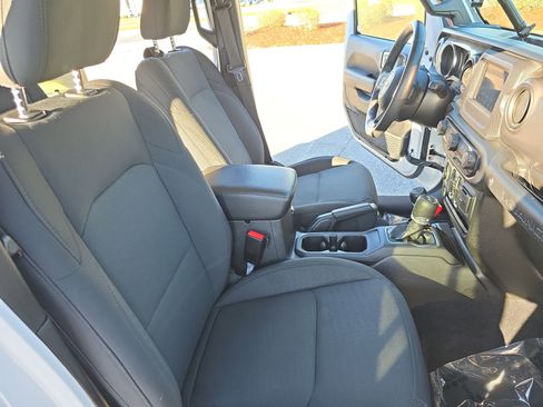 Used 2021 Jeep Wrangler Unlimited Willys image 10