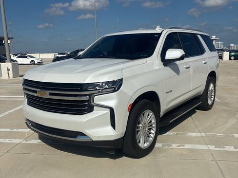 Used 2021 Chevrolet Tahoe LT w/ LT Signature Package image 4