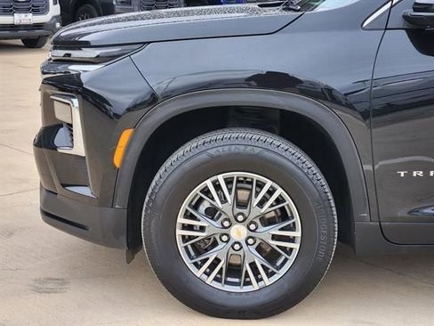 Used 2024 Chevrolet Traverse LT image 6