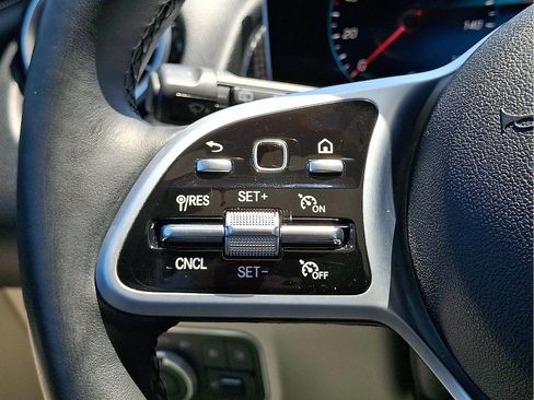 Used 2021 Mercedes-Benz GLB 250 4MATIC image 23