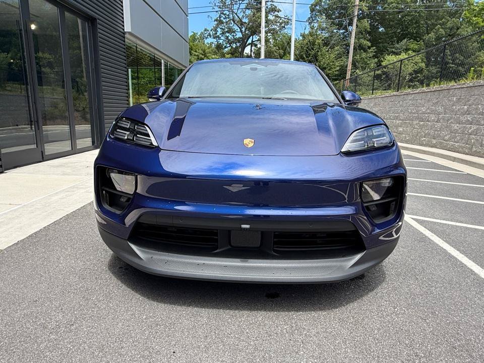 Used 2025 Porsche Macan 4S Electric AWD/4WD image 10