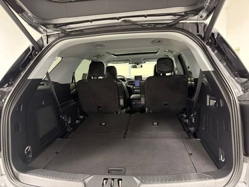 Used 2023 Ford Explorer Limited w/ Limited Technology Package AWD/4WD image 13
