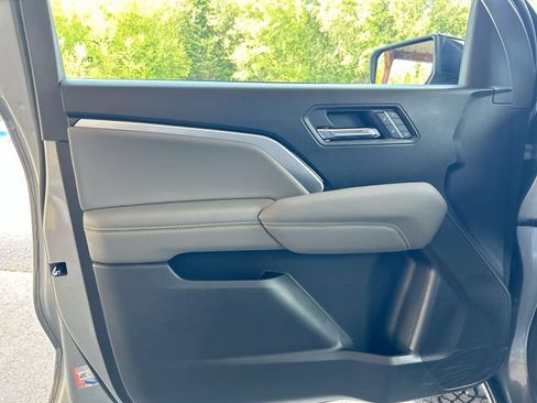Used 2026 Chevrolet Colorado ZR2 w/ Technology Package AWD/4WD image 23