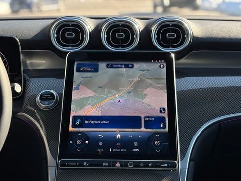 Used 2025 Mercedes-Benz GLC 300 4MATIC image 32