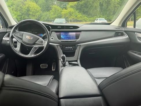 Used 2018 Cadillac XT5 Luxury w/ Trailering Package AWD/4WD image 9