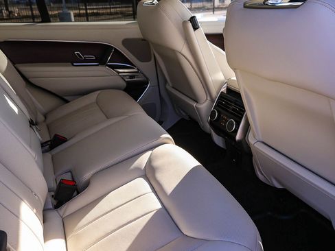 New 2026 Land Rover Range Rover SE image 20