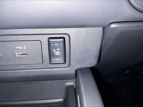 Used 2024 Nissan Frontier SL w/ Technology Package image 35