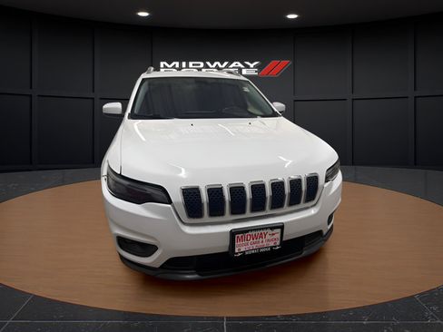Used 2019 Jeep Cherokee Latitude w/ Cold Weather Group AWD/4WD image 5