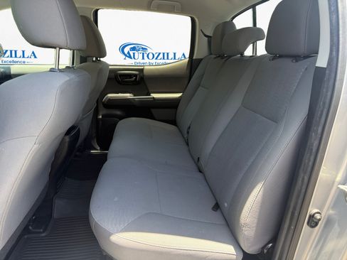 Used 2018 Toyota Tacoma 2WD Double Cab image 10