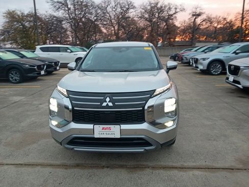Used 2025 Mitsubishi Outlander SE image 5