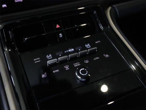 Certified 2025 Porsche Panamera 4 image 25