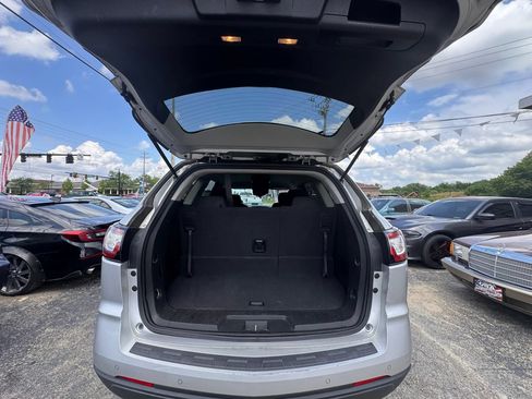 Used 2015 Chevrolet Traverse LT w/ Style and Technology Package FWD image 30