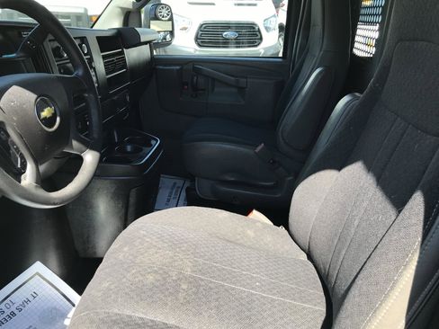 Used 2018 Chevrolet Express 2500 w/ Driver Convenience Package RWD image 10