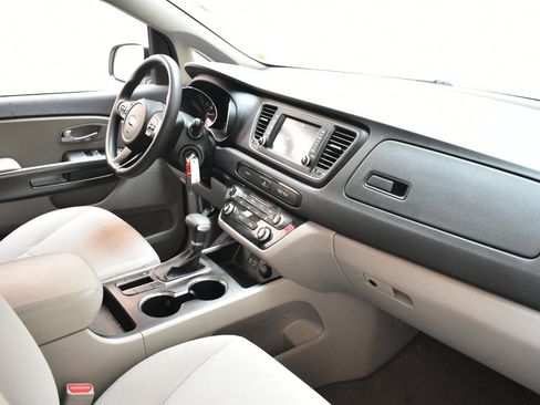 Used 2020 Kia Sedona LX FWD image 20