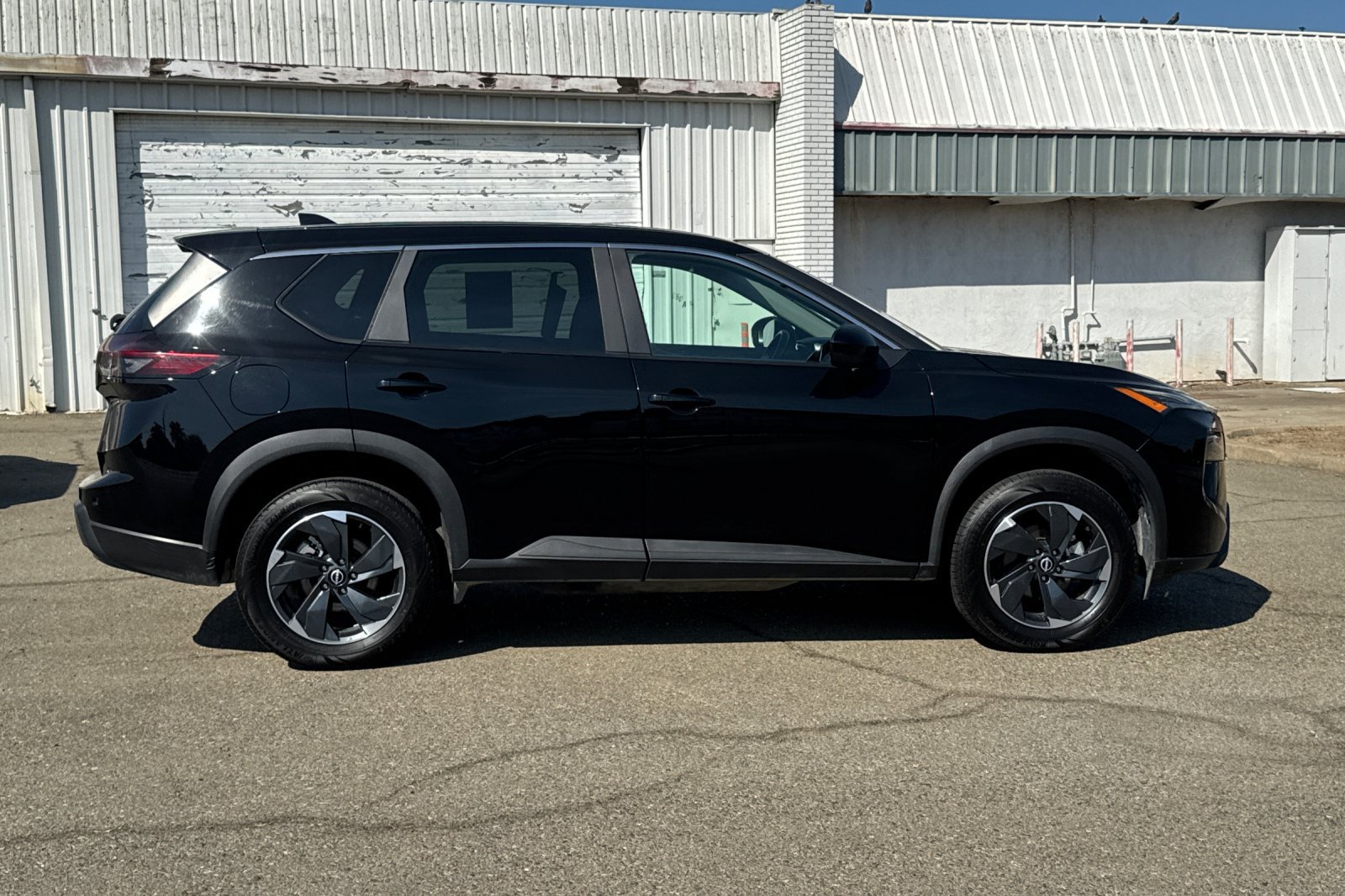 Certified 2025 Nissan Rogue SV AWD/4WD image 3