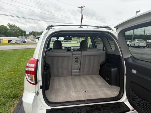 Used 2010 Toyota RAV4 Limited FWD image 4