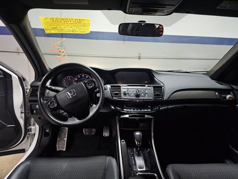 Used 2017 Honda Accord Sport image 9