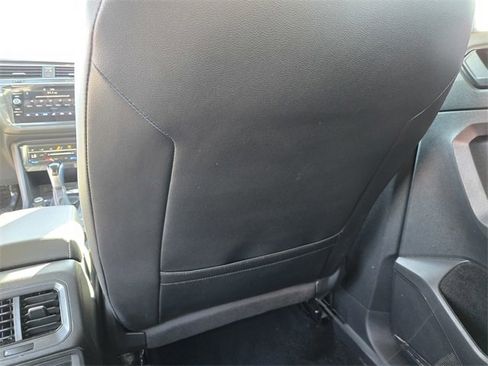 Used 2024 Volkswagen Tiguan SE image 14