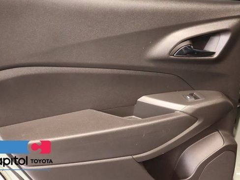 Used 2025 Chevrolet Trax ACTIV w/ Sunroof Package FWD image 30