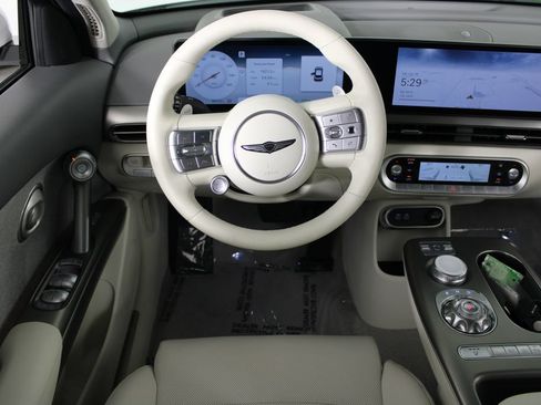 Used 2025 Genesis GV60 RWD image 6