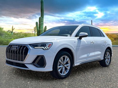 Used 2025 Audi Q3 2.0T Premium AWD/4WD image 2