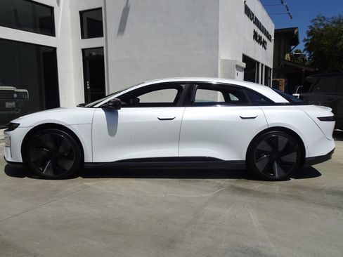 Used 2024 Lucid Air Touring AWD/4WD image 3