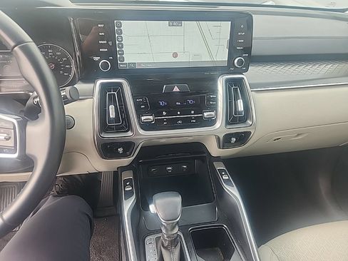 Certified 2022 Kia Sorento S w/ Panoramic Sunroof Package FWD image 24
