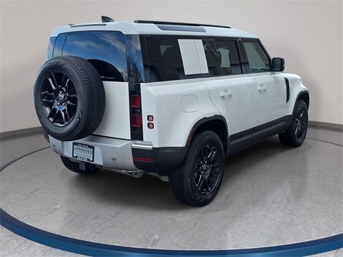 Used 2025 Land Rover Defender 110 S image 6