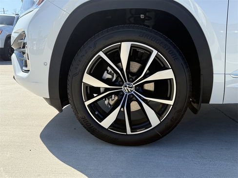 New 2026 Volkswagen Atlas Cross Sport SEL Premium R-Line image 9