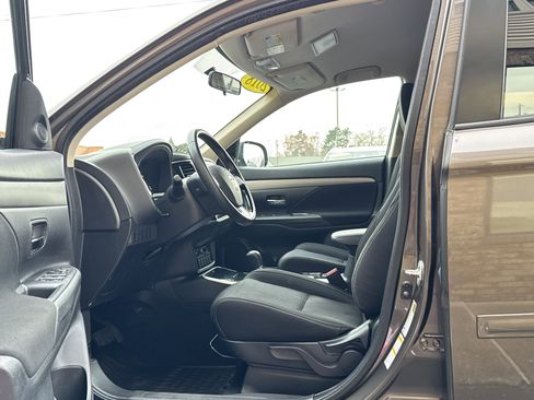 Used 2018 Mitsubishi Outlander SE image 9