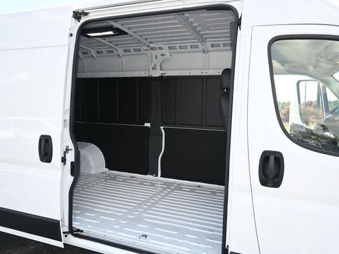 Used 2026 RAM ProMaster 2500 w/ Convenience Group FWD image 15