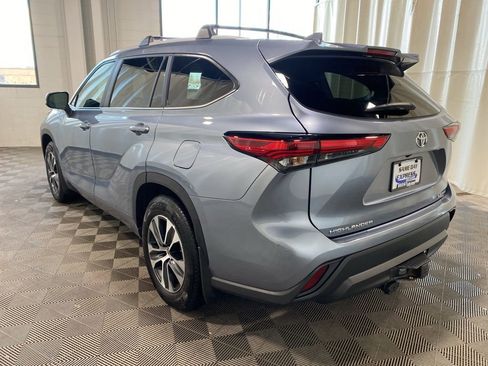 Used 2023 Toyota Highlander XLE image 12