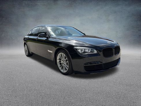 Used 2013 BMW 750Li xDrive AWD/4WD image 8