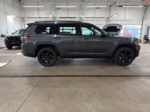 Used 2025 Jeep Grand Cherokee L Limited w/ Luxury Tech Group II image 4