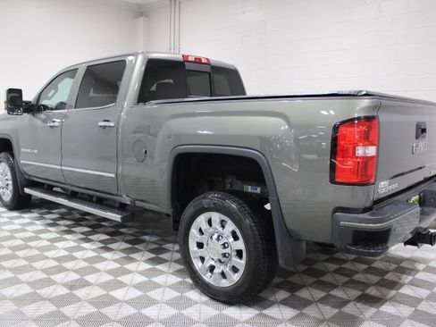 Used 2017 GMC Sierra 2500 Denali w/ Duramax Plus Package AWD/4WD image 9