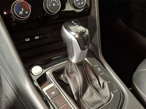 Used 2023 Volkswagen Taos SE image 16