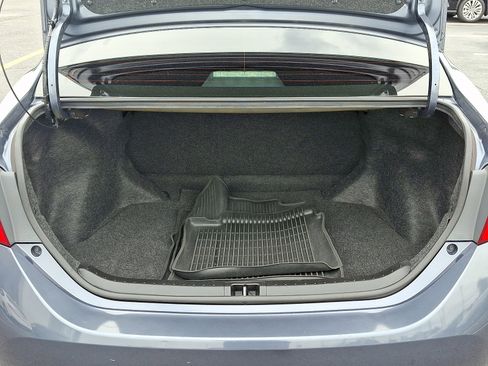 Used 2018 Toyota Corolla L FWD image 28