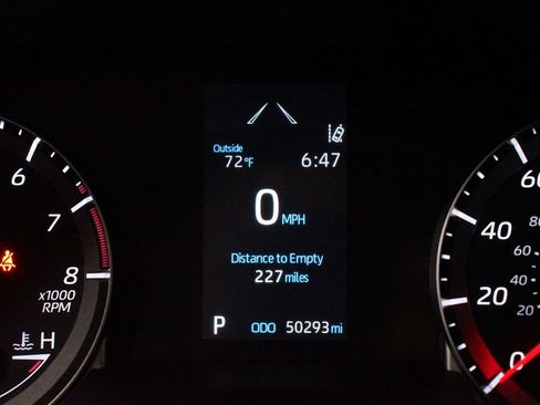 Used 2022 Toyota Highlander LE FWD image 16