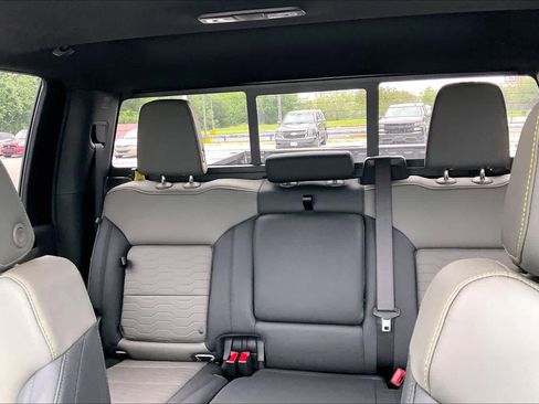 New 2026 Chevrolet Silverado 2500 ZR2 AWD/4WD image 19