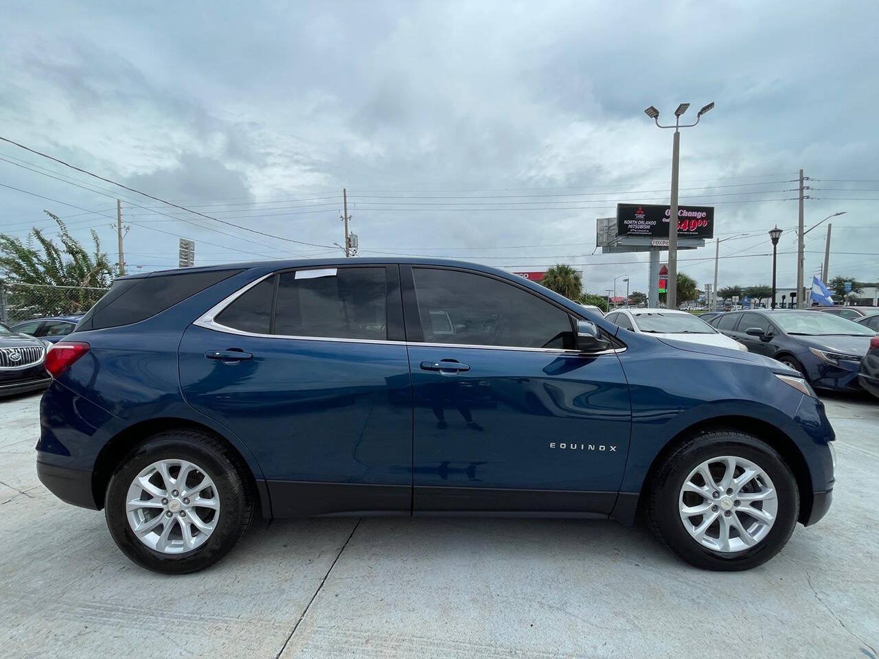 Used 2019 Chevrolet Equinox LT FWD image 4